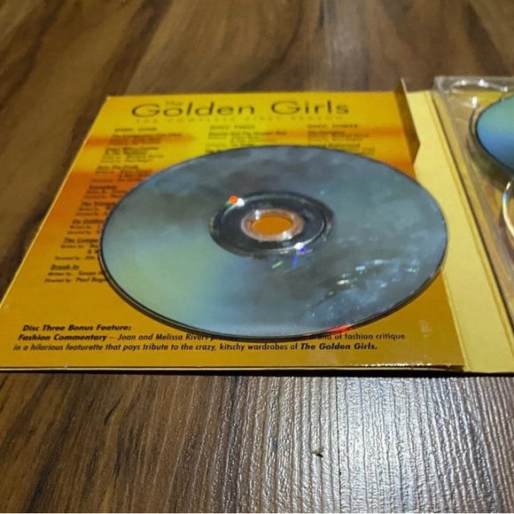 The Golden Girls DVD The Complete First Season 3-Disc Set - Picture 11 of 14